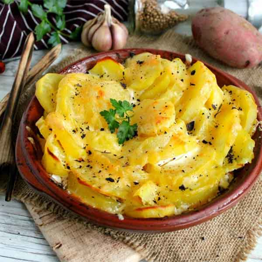 Печеный картофель в сметане