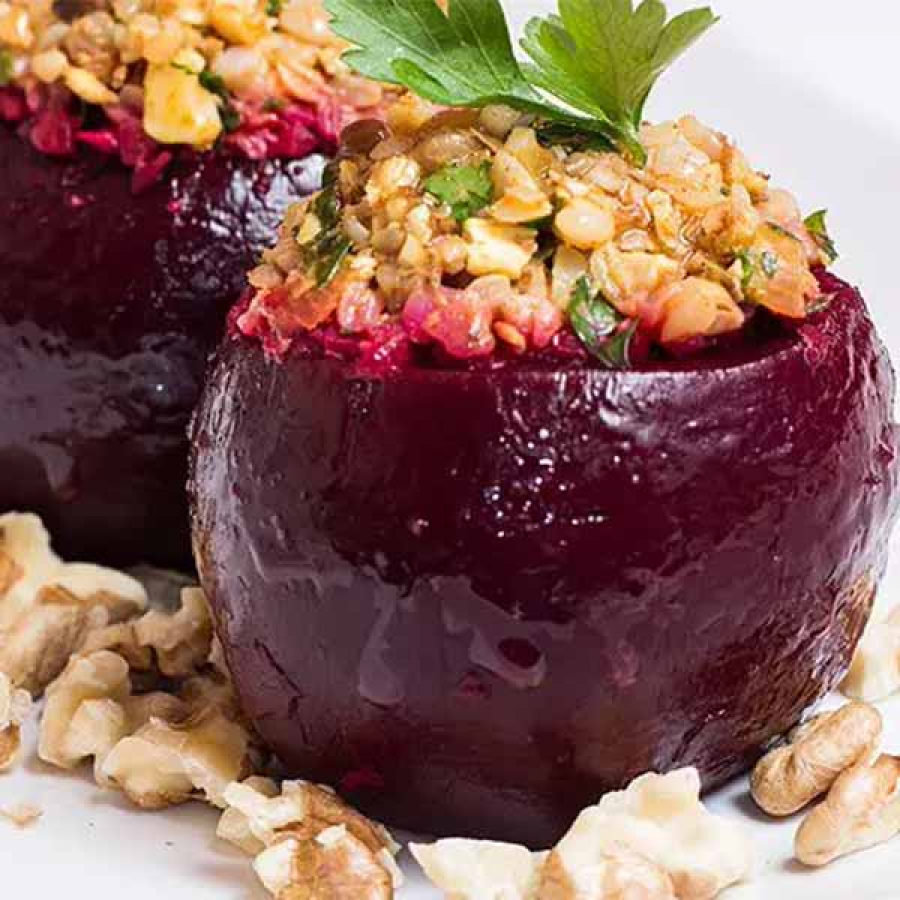 Свекла, фаршированная черносливом и грецкими орехами