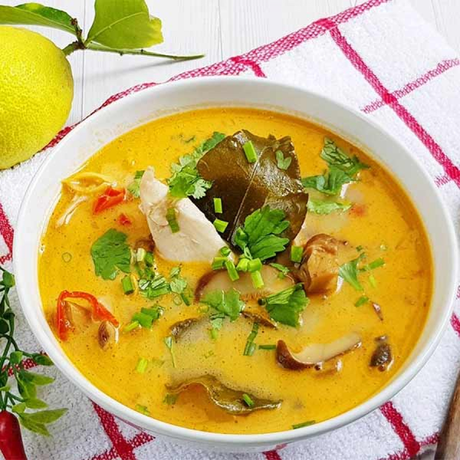 Острый тайский куриный суп