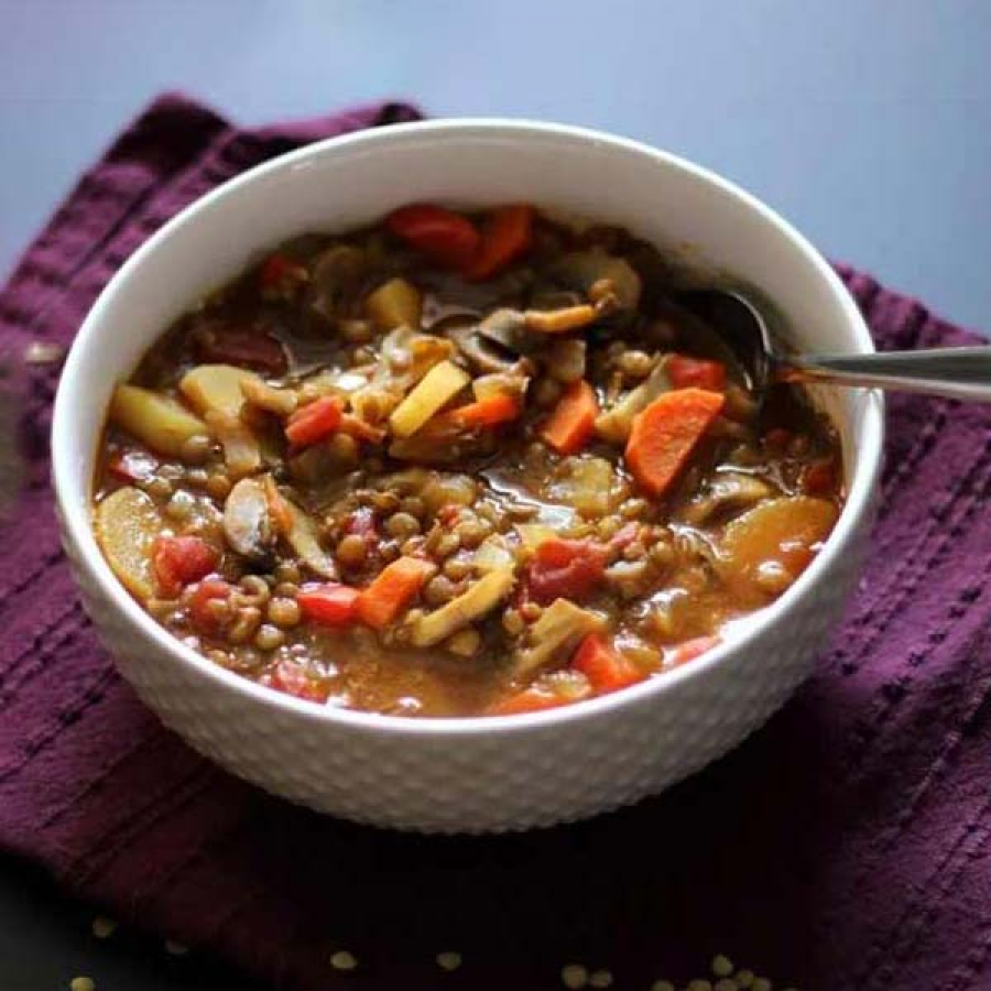 Суп из чечевицы с хрустящей капустой и грибами